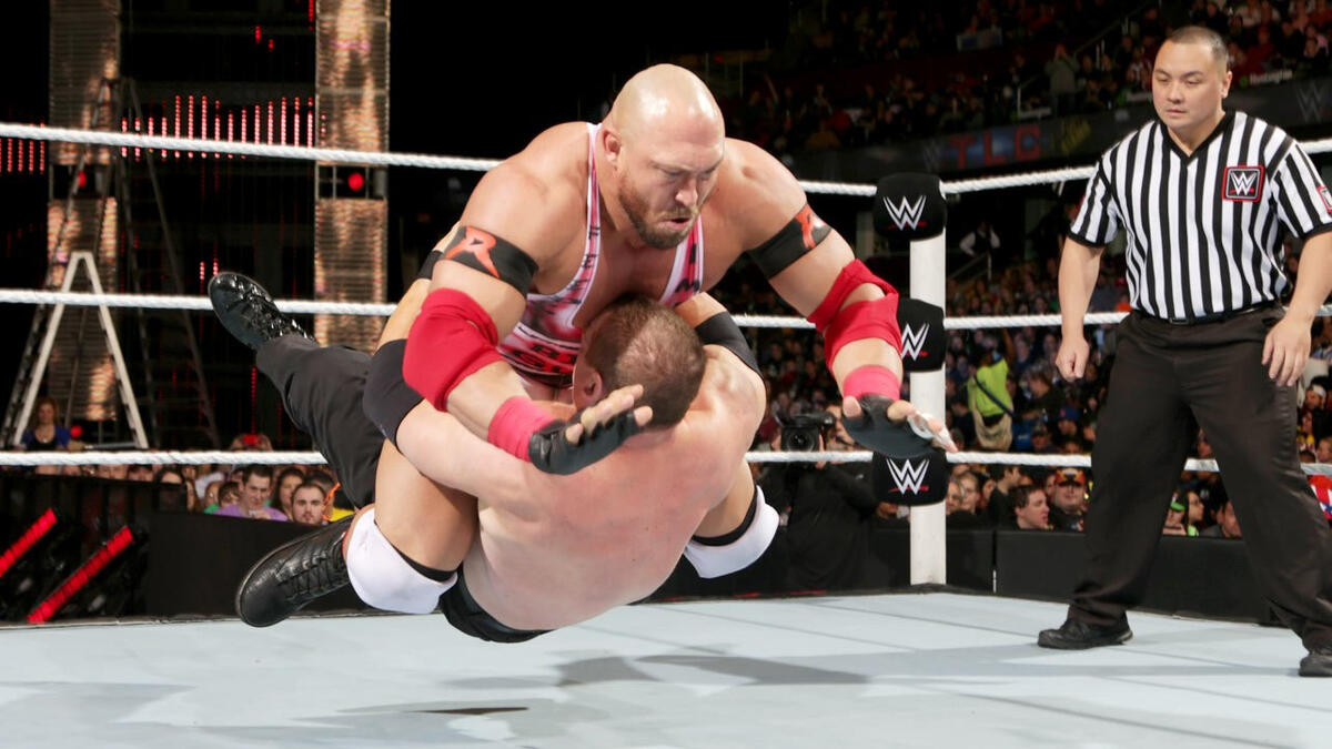 Ryback vs. Kane - Chairs Match: photos | WWE