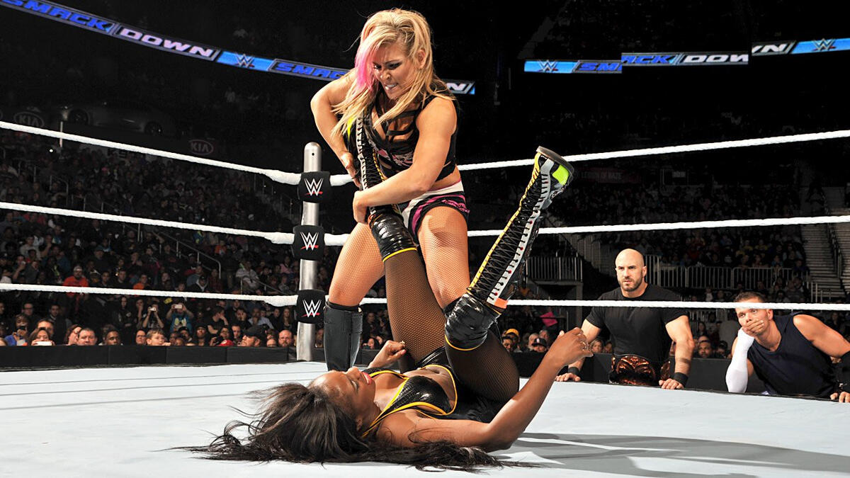 Naomi vs. Natalya: photos | WWE