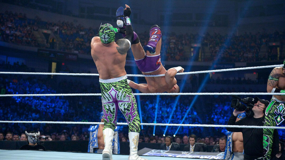 Tyson Kidd & Cesaro vs. The Lucha Dragons - Tag Team Lumberjack Match ...