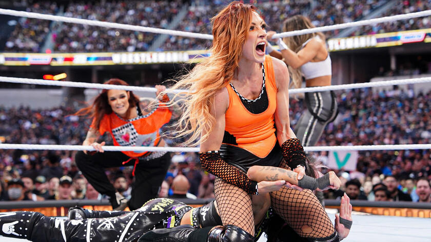 Lita has Becky Lynch's back in Steel Cage Match with Bayley, WWE on FOX