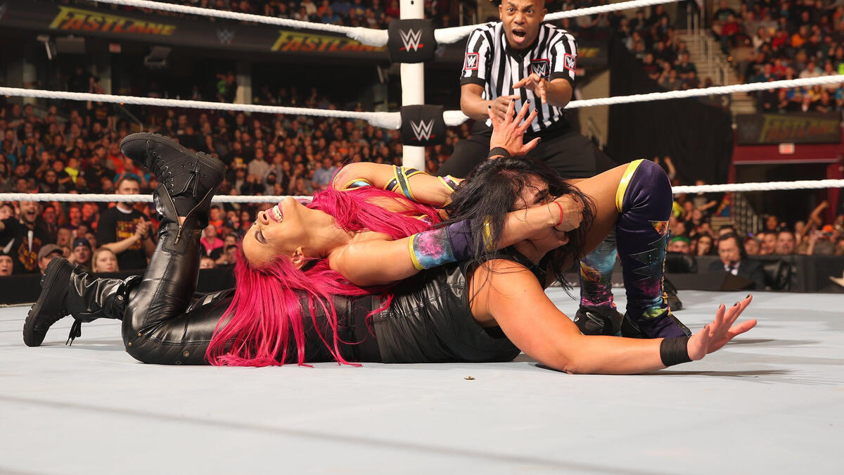 WWE Network: Becky Lynch & Sasha Banks vs. Naomi & Tamina: WWE Fastlane ...