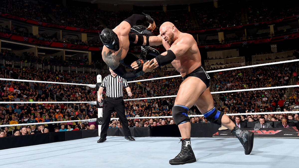 Sin Cara vs. Ryback: photos | WWE