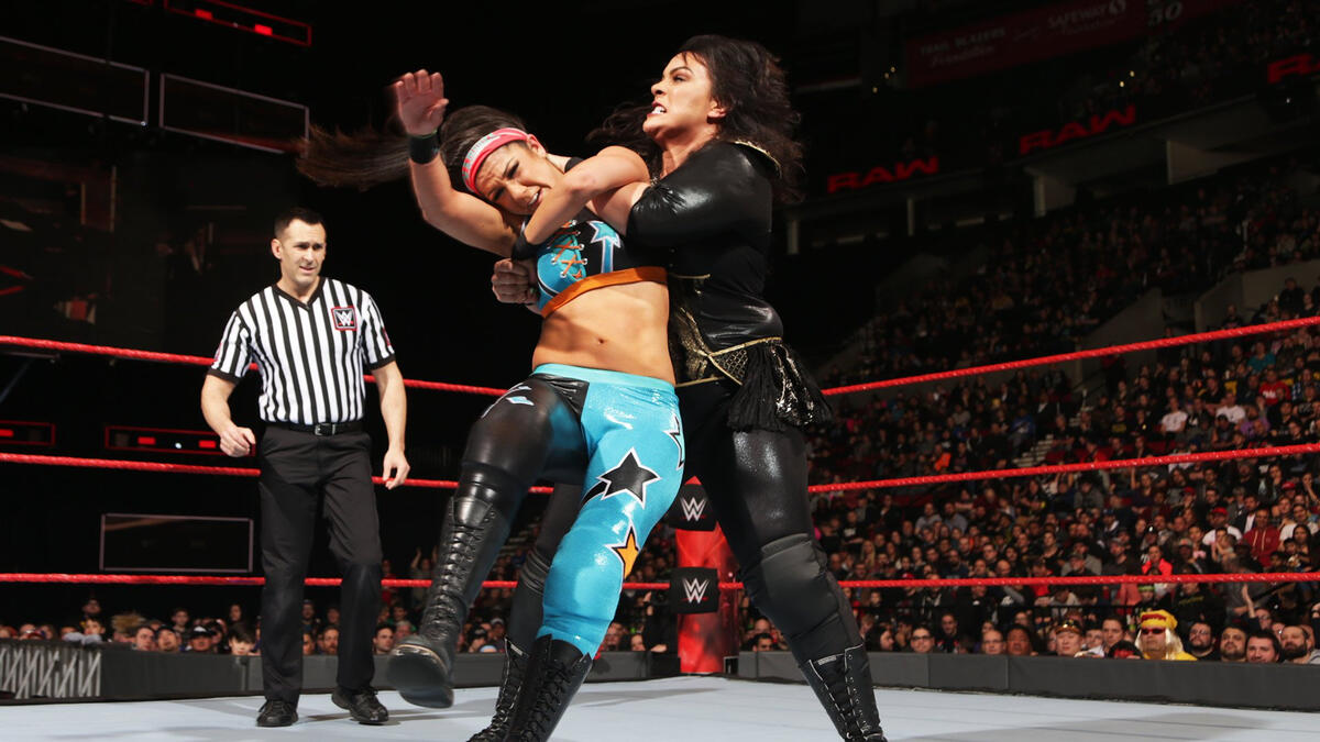 Bayley vs. Nia Jax: Raw, Feb. 6, 2017 | WWE