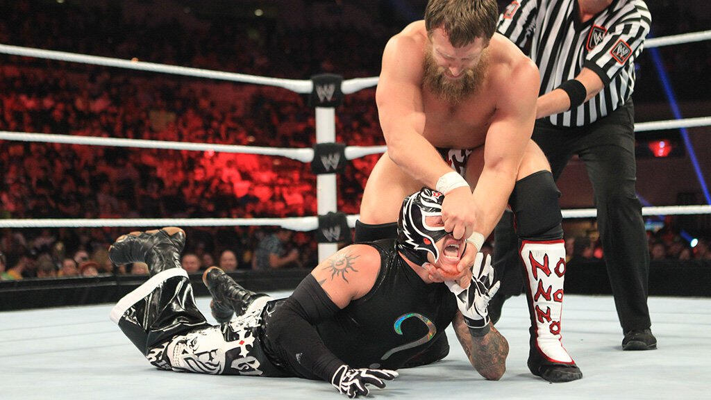 Rey Mysterio vs. Daniel Bryan: Raw, Nov. 26, 2012 | WWE