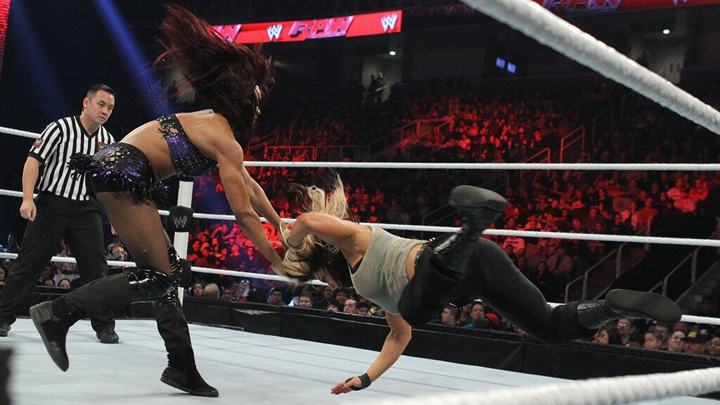 Kaitlyn vs. Alicia Fox: Raw, Jan 21, 2013 | WWE