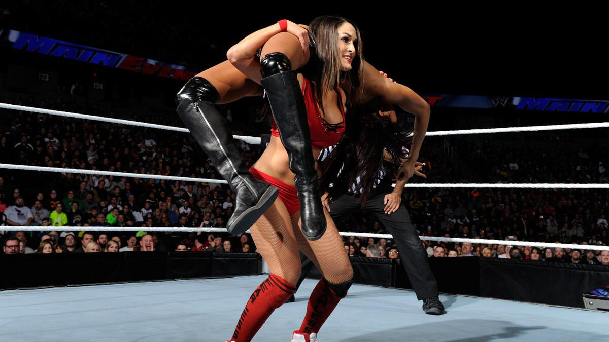 Nikki Bella vs. Aksana: photos