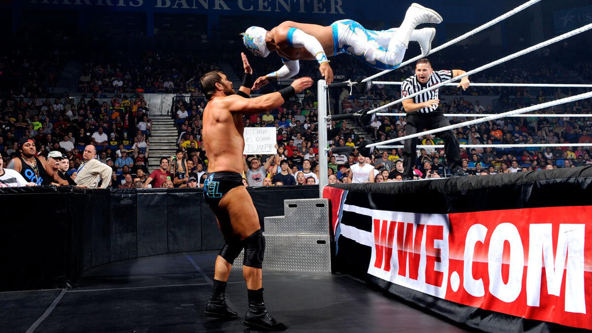 Sin Cara vs. Curtis Axel WWE Main Event, August 7, 2013 WWE