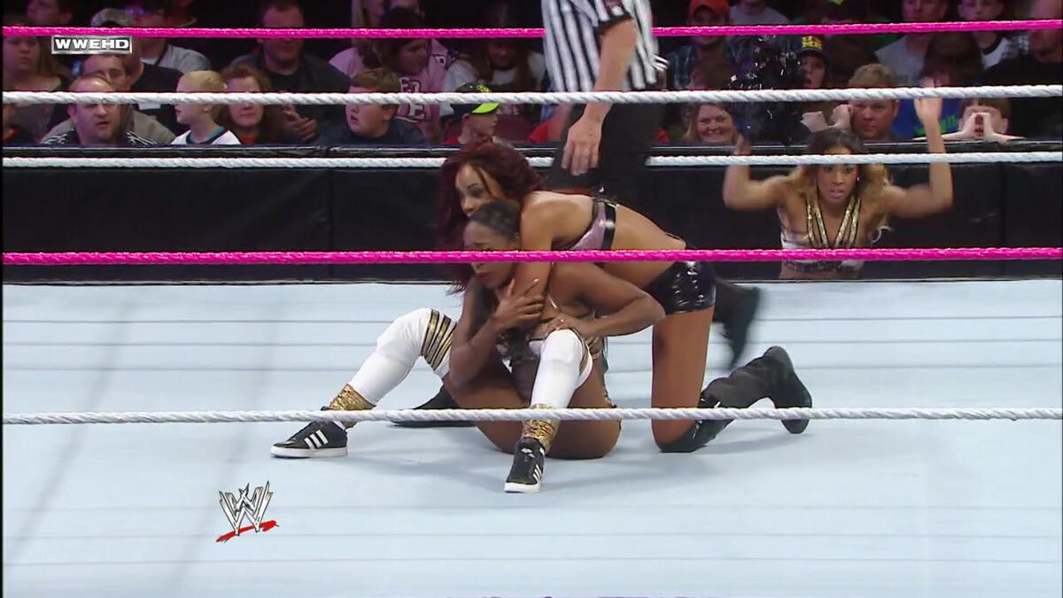 Naomi Vs Alicia Fox Wwe Superstars November 8 2013 Wwe 5531