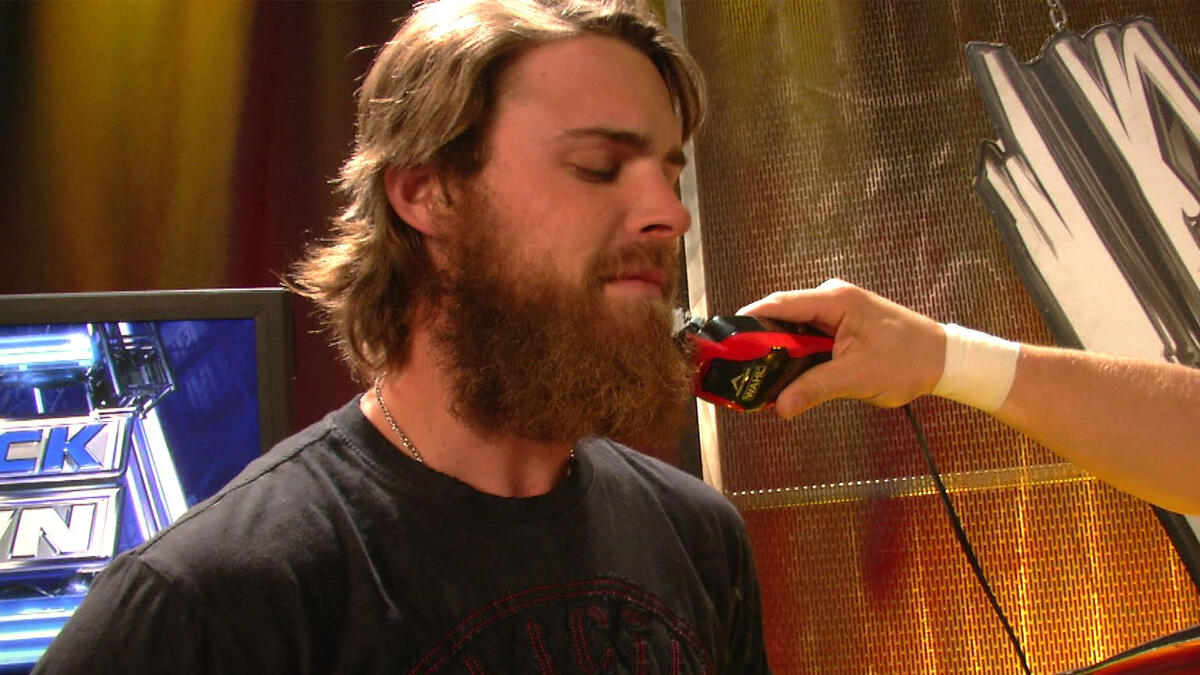 Josh Reddick gets a trim, beard-off with WWE's Daniel Bryan in