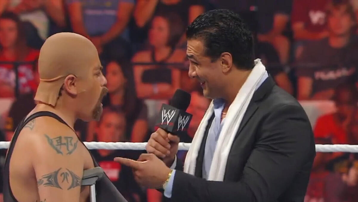 Raw Ricardo Rodriguez Masquerades As Big Show For Alberto Del Rio S Address Wwe