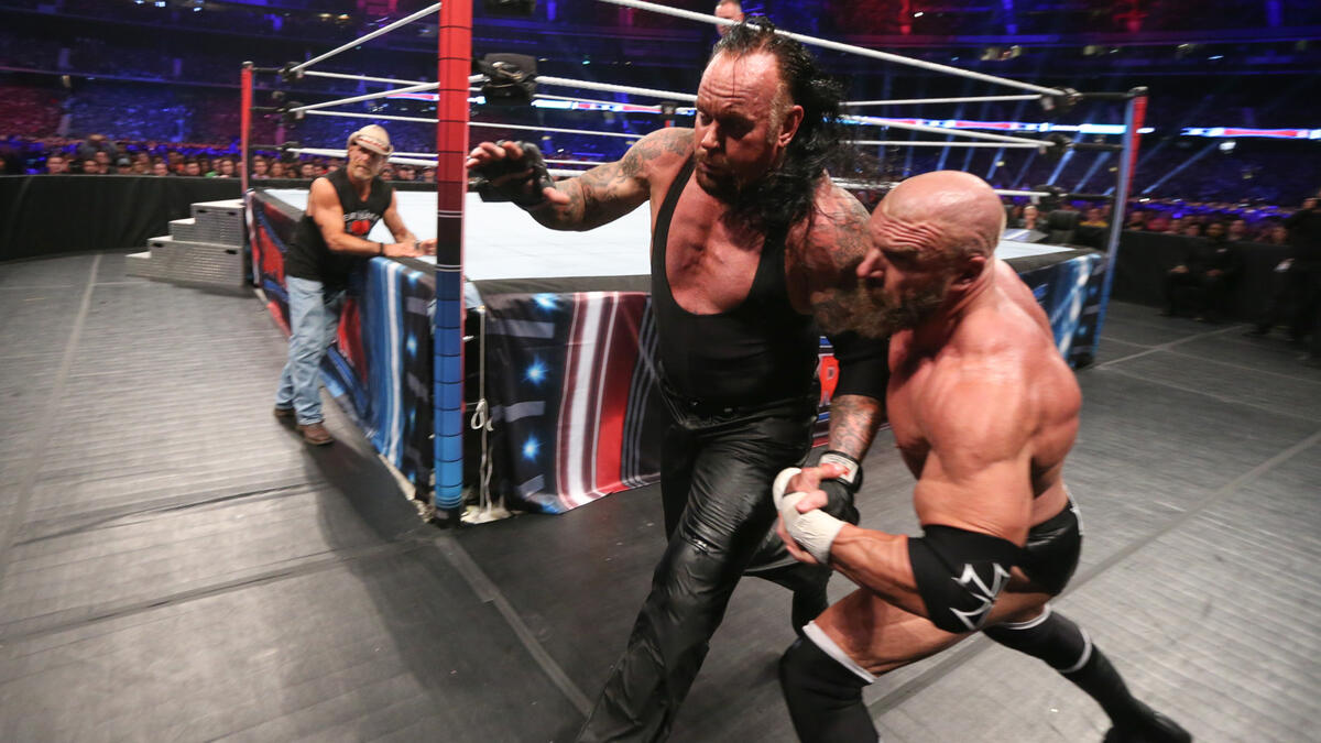 Triple H and Undertaker take their fight to the extreme: WWE Super Show ...