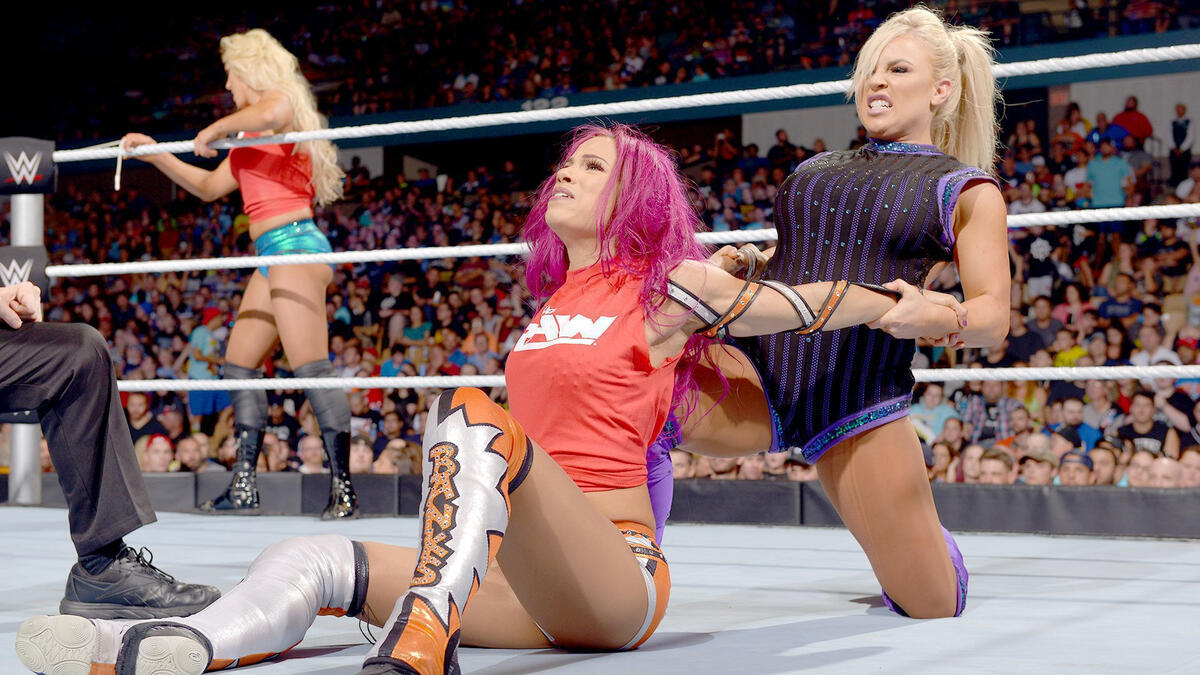 Sasha Banks Vs Charlotte Dana Brooke 2 On 1 Handicap Match