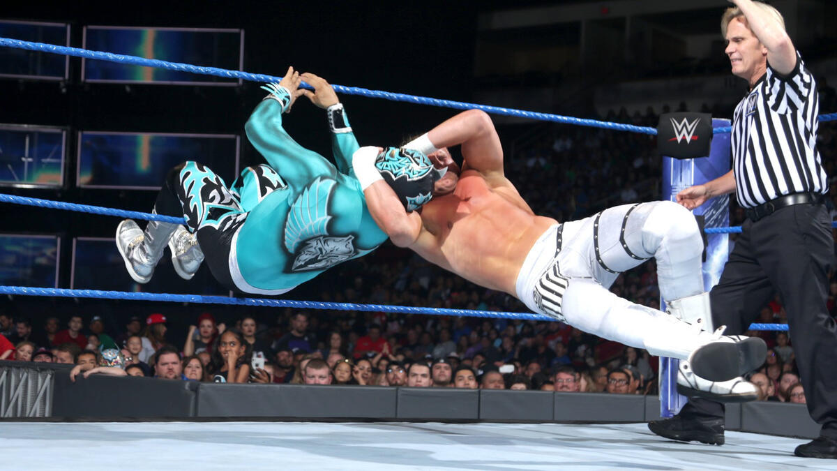 Sin Cara vs. Dolph Ziggler: SmackDown LIVE, May 2, 2017 | WWE