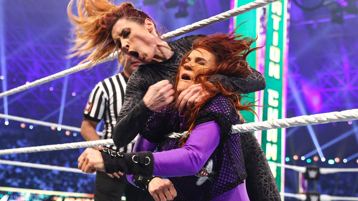 Lita has Becky Lynch's back in Steel Cage Match with Bayley, WWE on FOX