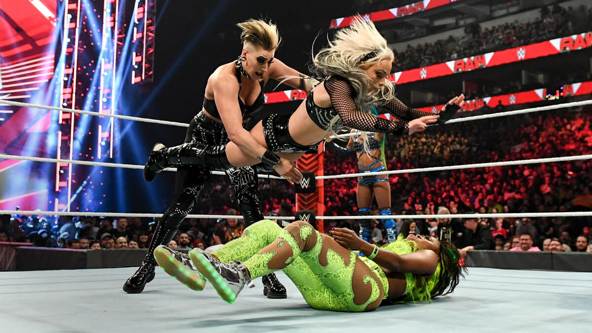 Banks & Naomi vs. Ripley & Championship Contender's Match Raw