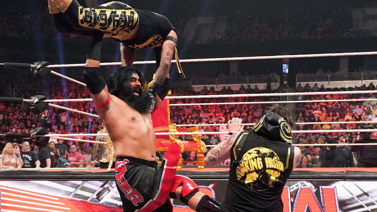 Rey And Dominik Get The Best Of Veer Mahaan On King S Court Raw May Wwe