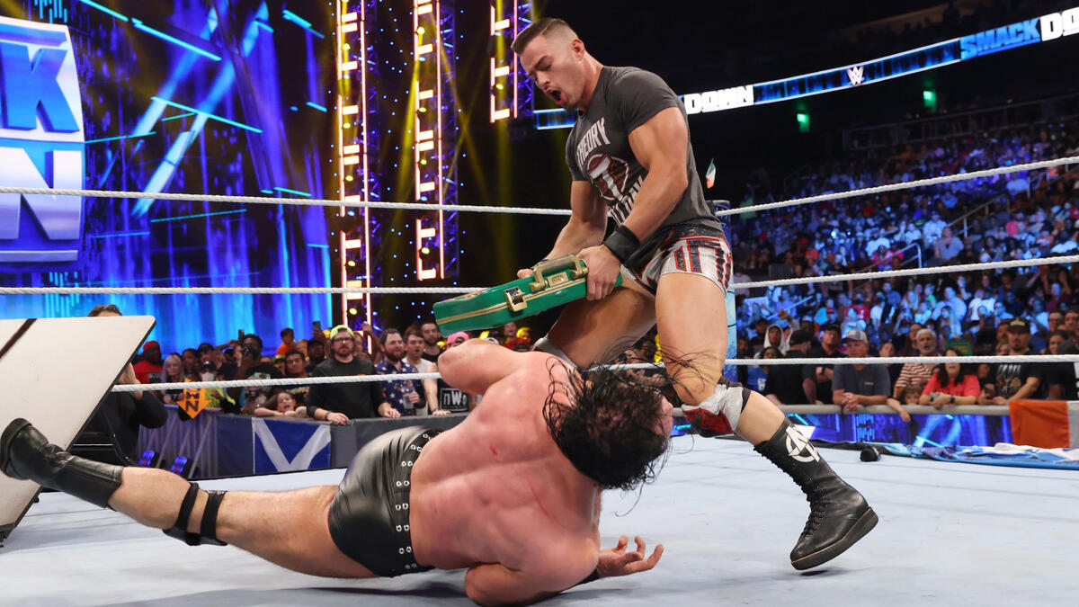 Theory Sends A Message With A Sneak Attack On Drew Mcintyre: Smackdown 