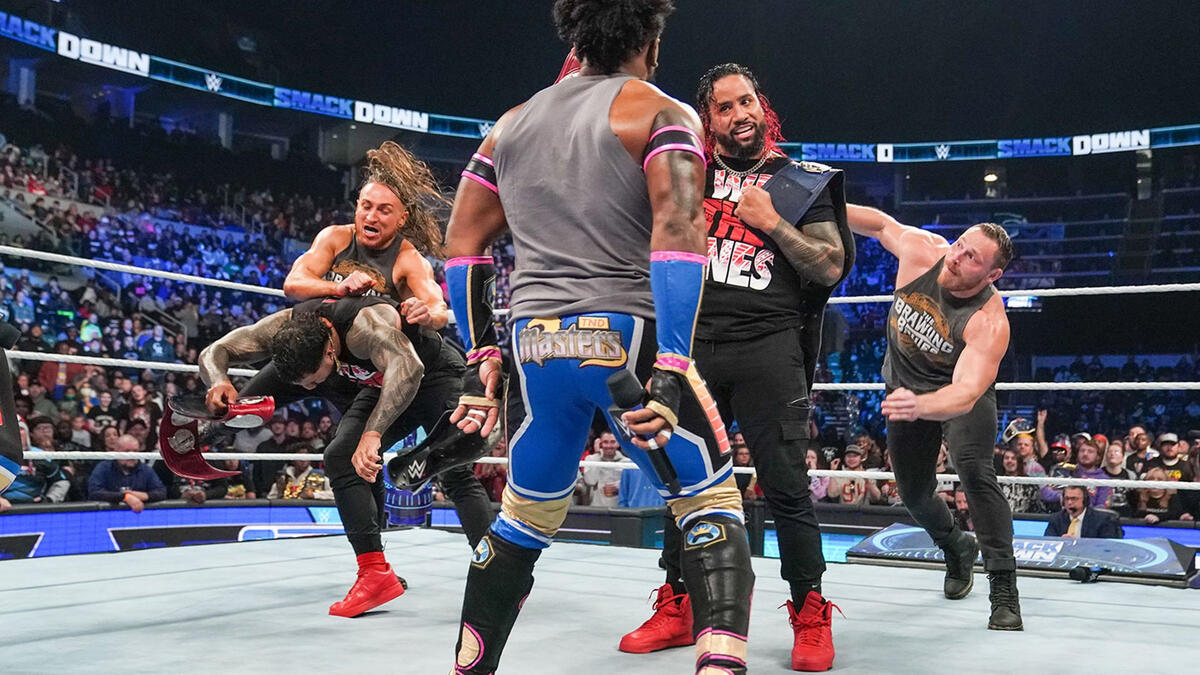 The Bloodline Brawl With The New Day And The Brawling Brutes: SmackDown ...