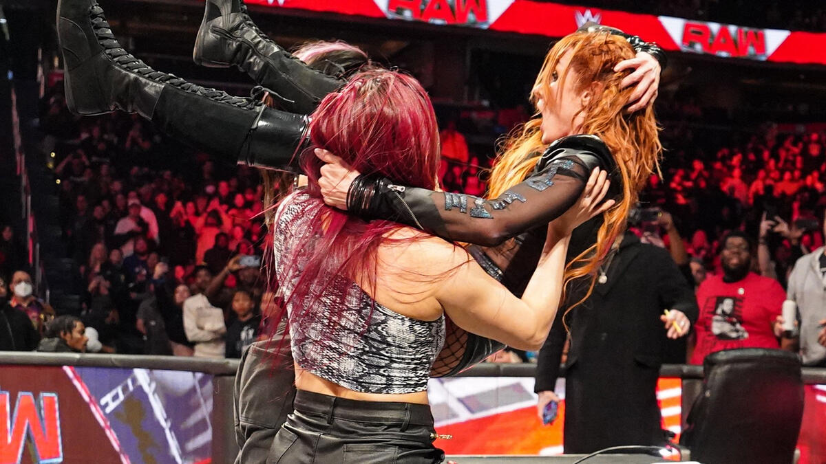 Damage CTRL obliterate Becky Lynch inside Steel Cage: Raw, Jan. 23, 2023 