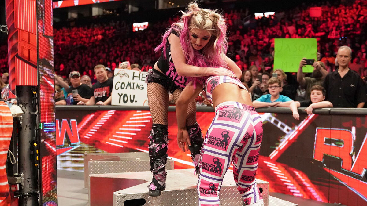 Alexa Bliss hits a pair of DDTs on Bianca Belair on the steel ring ...