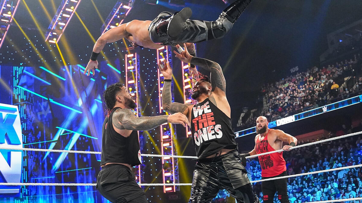 Jey Uso emerges to help Jimmy Uso defend the SmackDown Tag Team Titles ...