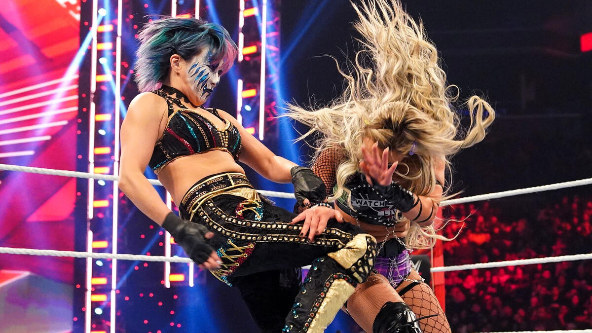 Asuka attacks all in Raw vs. SmackDown SixWoman Tag Team Match Raw