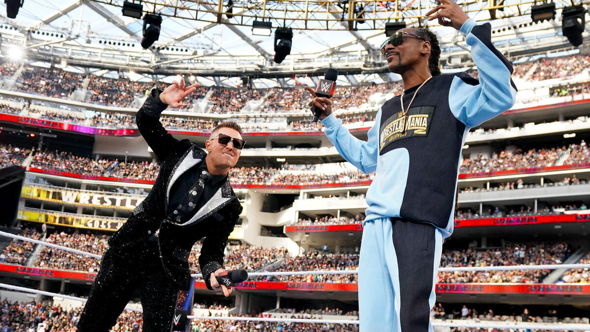 The Miz And Snoop Dogg Get WrestleMania Started!: WrestleMania 39 ...