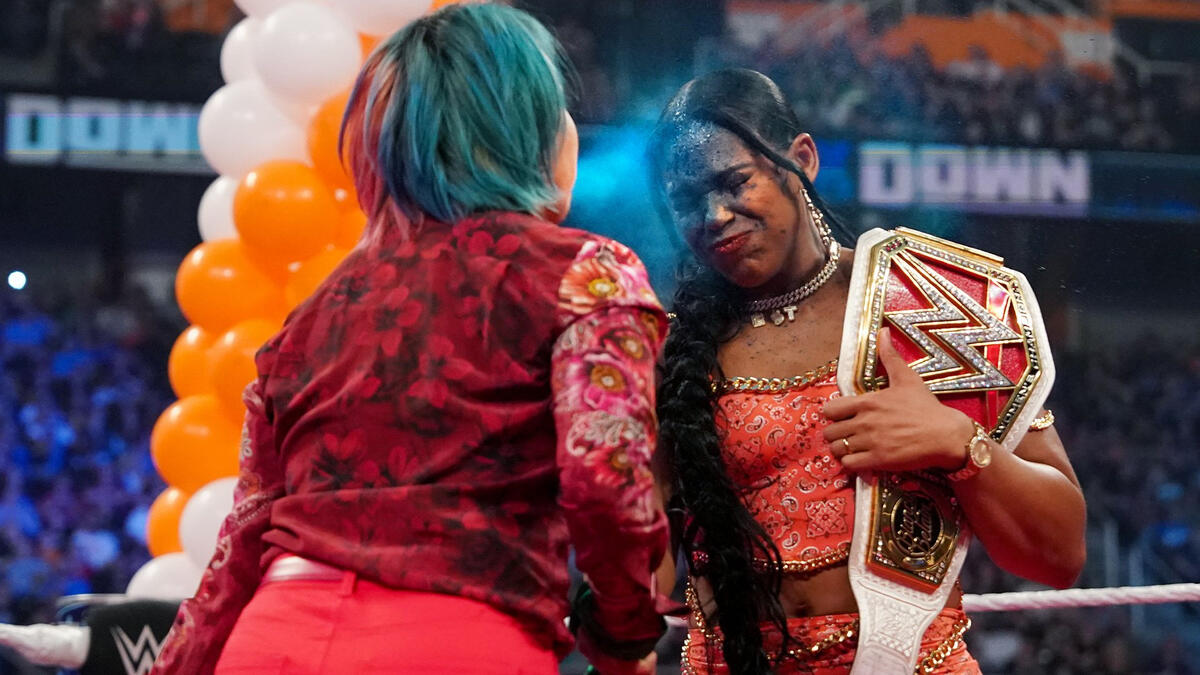 Asuka blinds Bianca Belair with a mist sneak attack SmackDown