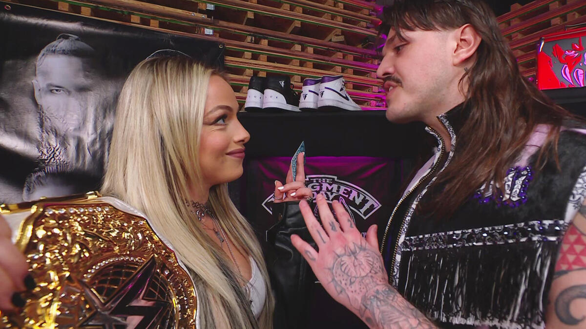 Liv Morgan Gives Dominik Mysterio Her Hotel Keycard: Raw Highlights ...