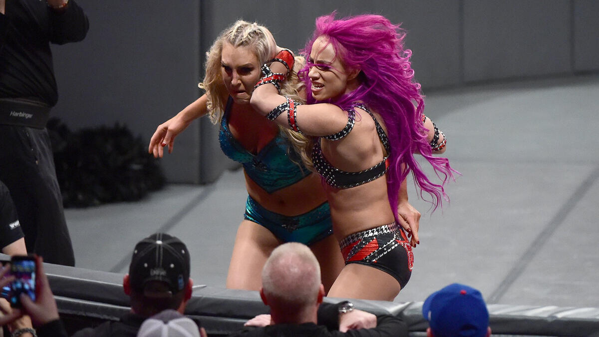 The Raw Women’s Championship Match Ends In Chaos Photos Wwe