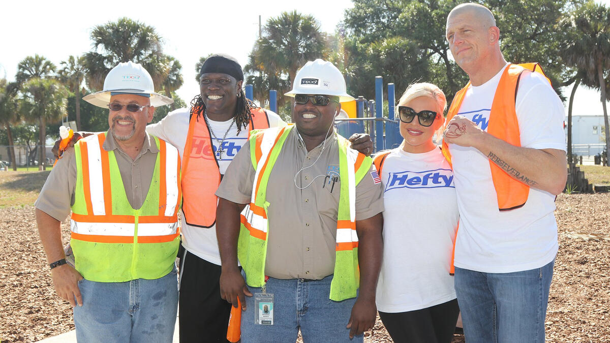 WWE and Hefty team up to keep Orlando beautiful: photos | WWE