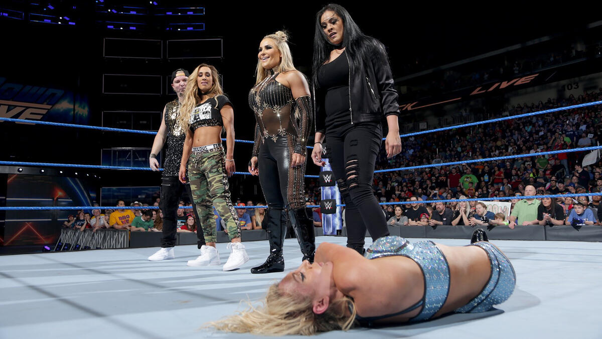 Naomi vs. Charlotte Flair – SmackDown Women’s Championship Match ...