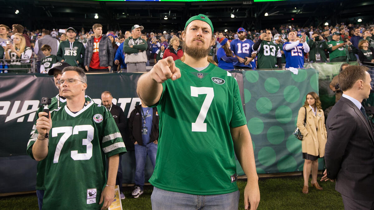 Big Cass makes some noise while watching his Jets battle the Bills: photos