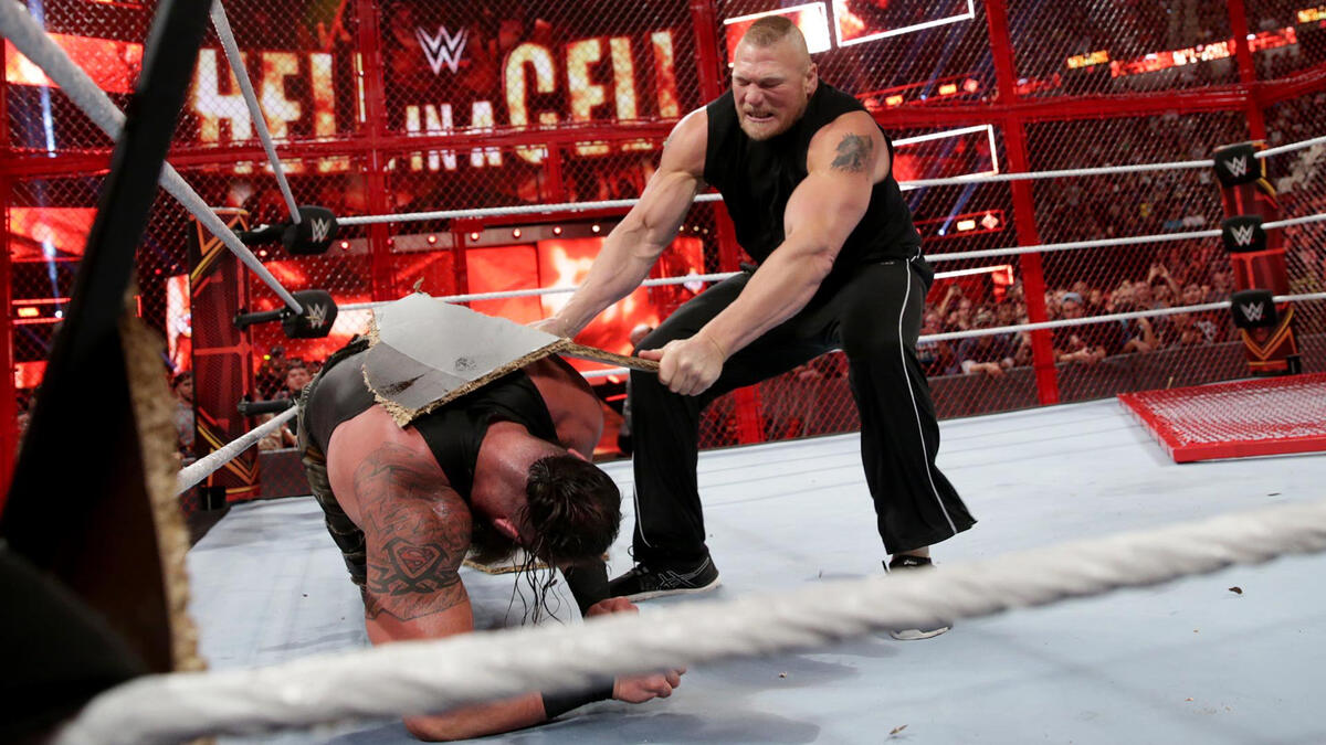 Roman Reigns Vs Braun Strowman Universal Championship Hell In A Cell Match Photos Wwe