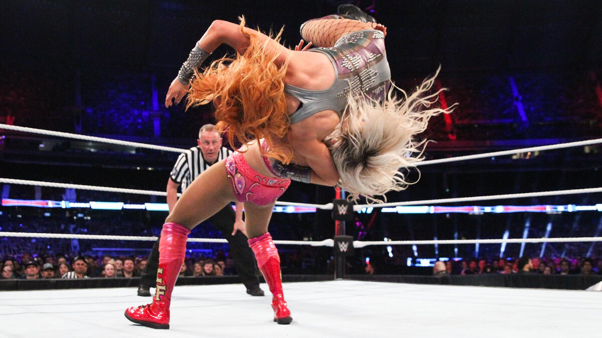 Becky Lynch vs. Charlotte Flair - SmackDown Women's Championship Match ...