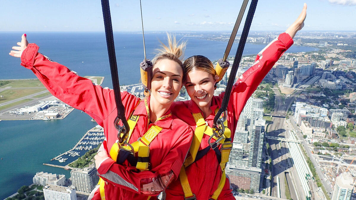 The IIconics overcome their fears on 1,168-foot EdgeWalk at the CN ...