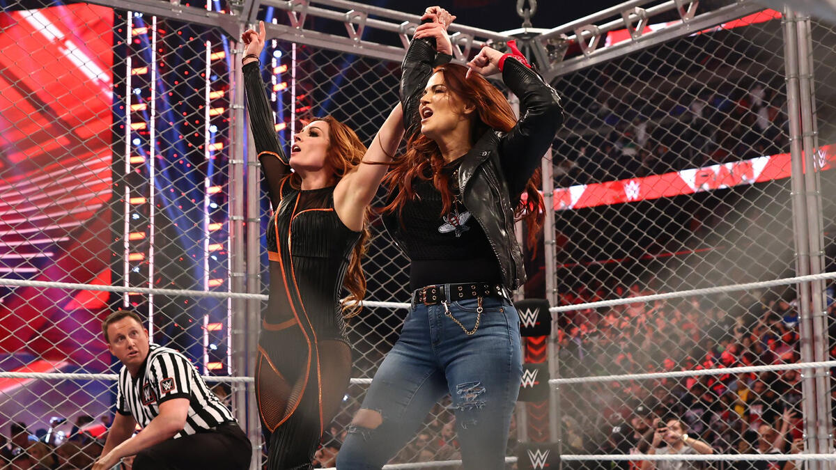 Lita Returns, Helps Becky Lynch Beat Bayley In Steel Cage Match On 2/6 WWE  Raw