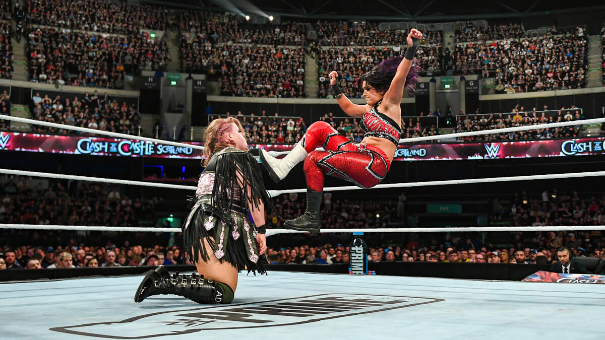 Bayley vs. Piper Niven — WWE Women's Title Match: photos | WWE