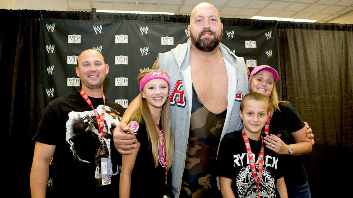 wwe-fans-enjoy-the-wwe-vip-experience-in-east-rutherford-nj-photos-wwe