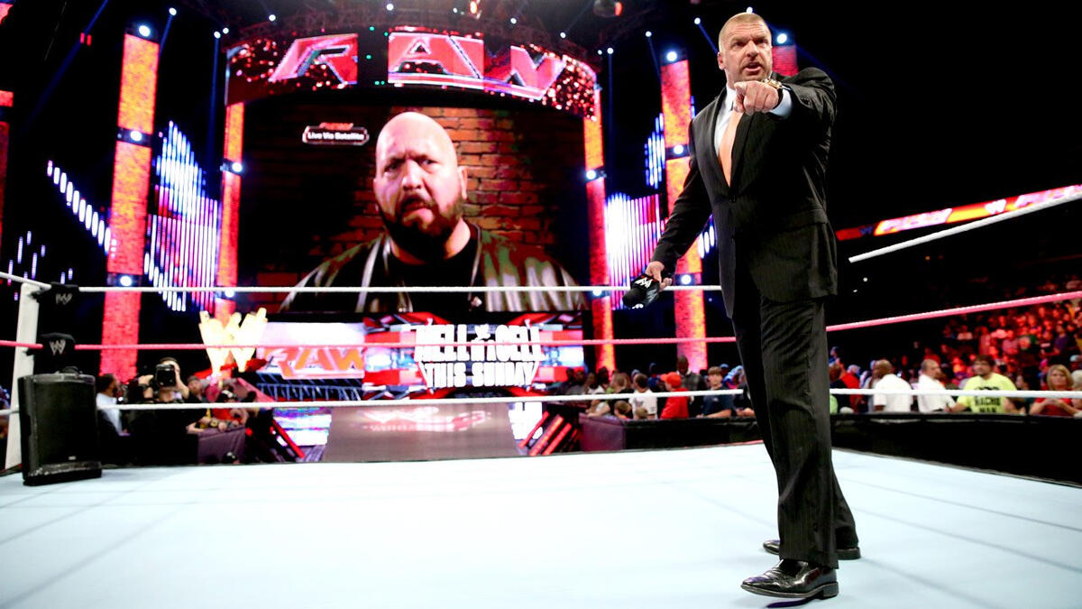 Big Show interrupts Triple H and Stephanie McMahon: photos | WWE