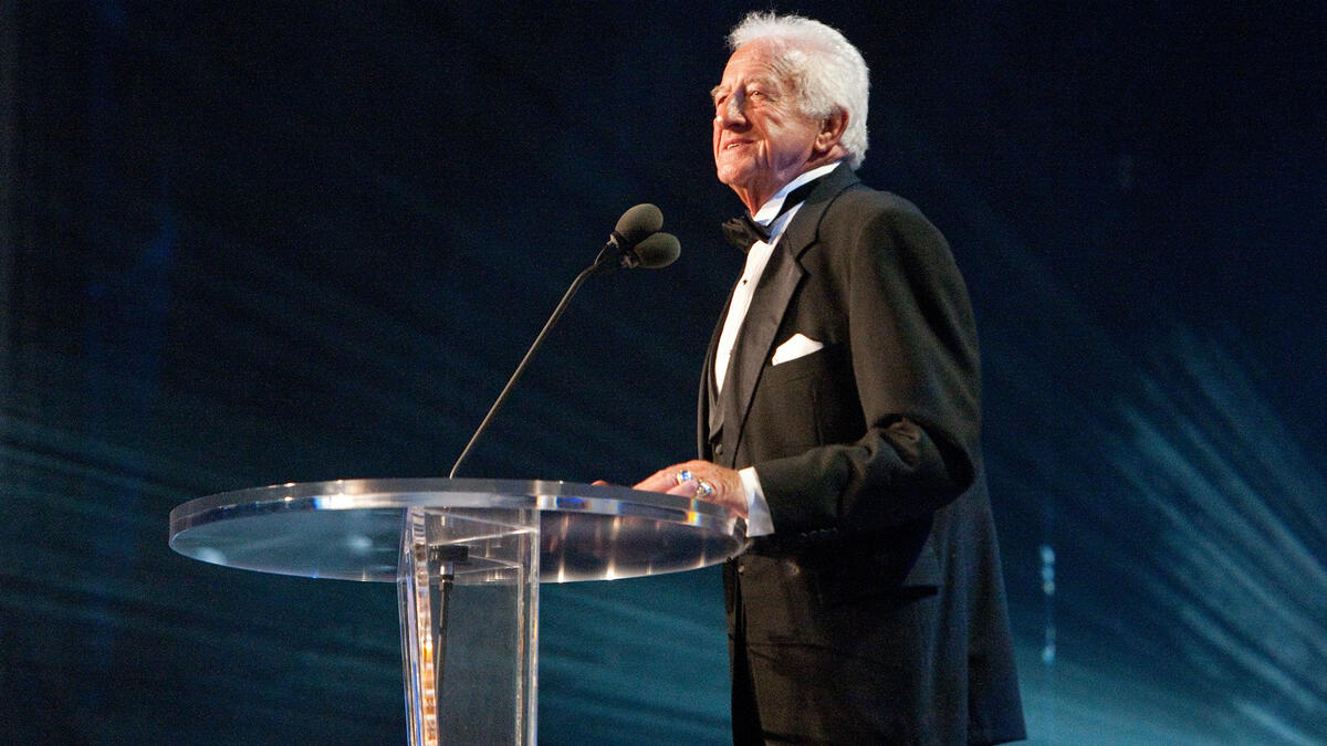 Bob Uecker Milwaukee Brewers Play-By-Play Voice Bob Uecker inducted Into  NAB Broadcasting Hall of Fame at NAB Las Vegas Hilton Stock Photo - Alamy