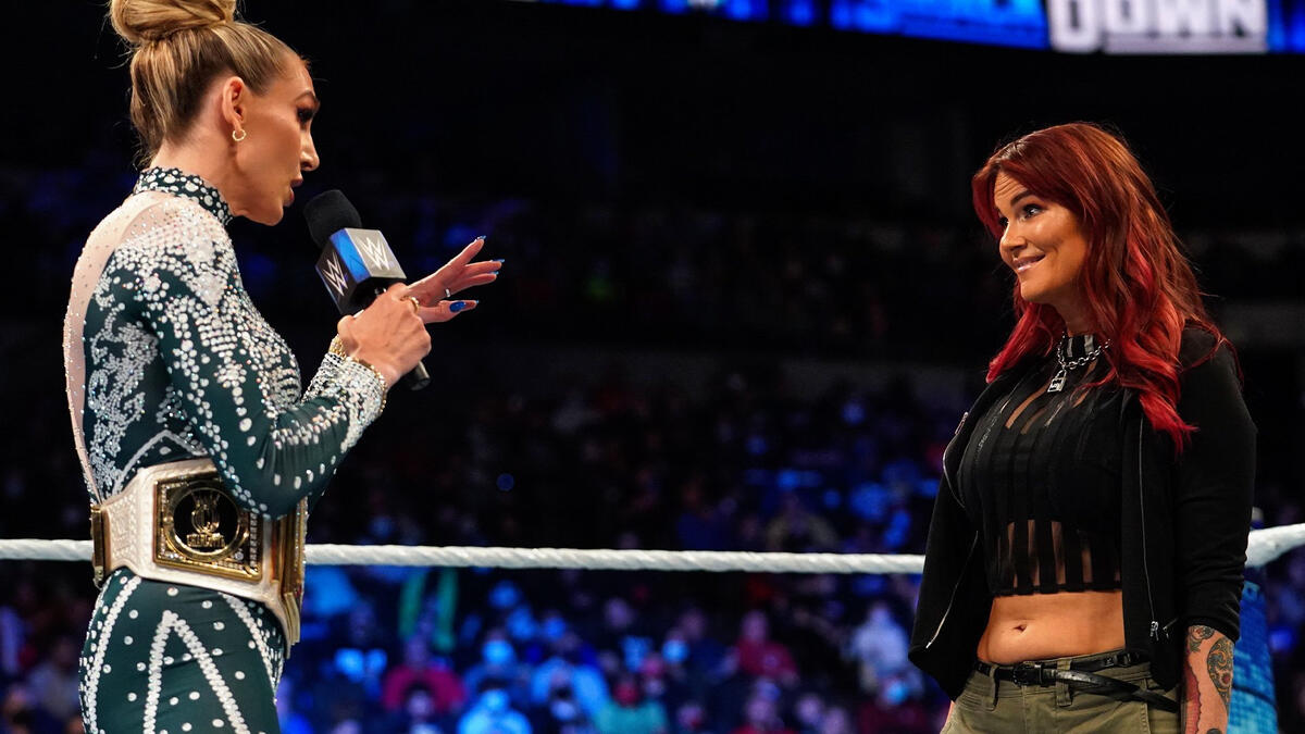 WWE Smackdown: Lita Returns After 20 Years; Takes Out Charlotte Flair 2