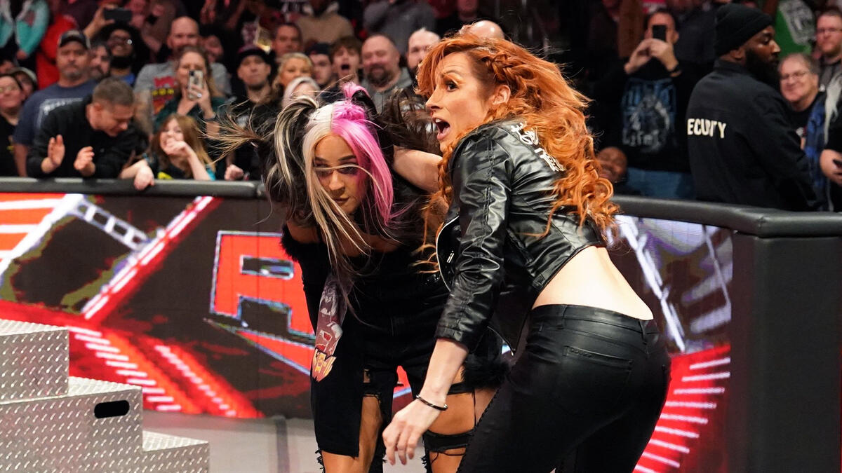 WWE Raw Preview (19/12/22): Ladder Match for Money; Becky Lynch Vs. Bayley 1