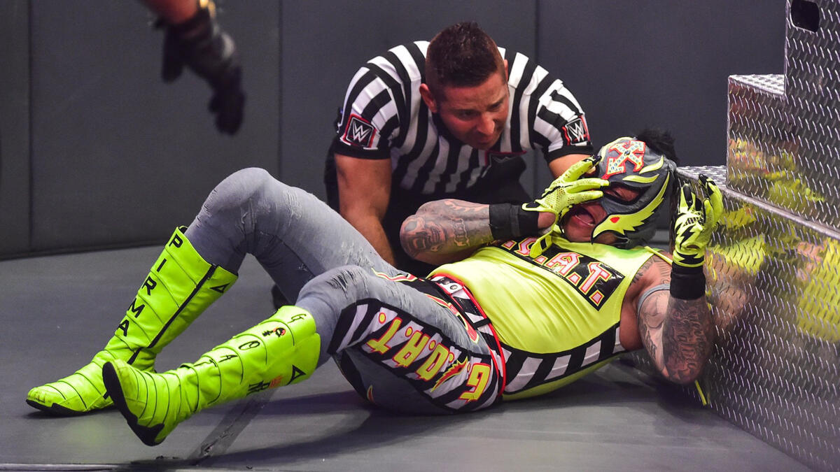 WWE Extreme Rules: Rey Mysterio Loses His Eye At The Hands Of Seth Rollins 3