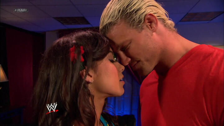 dolph ziggler and vickie guerrero kiss