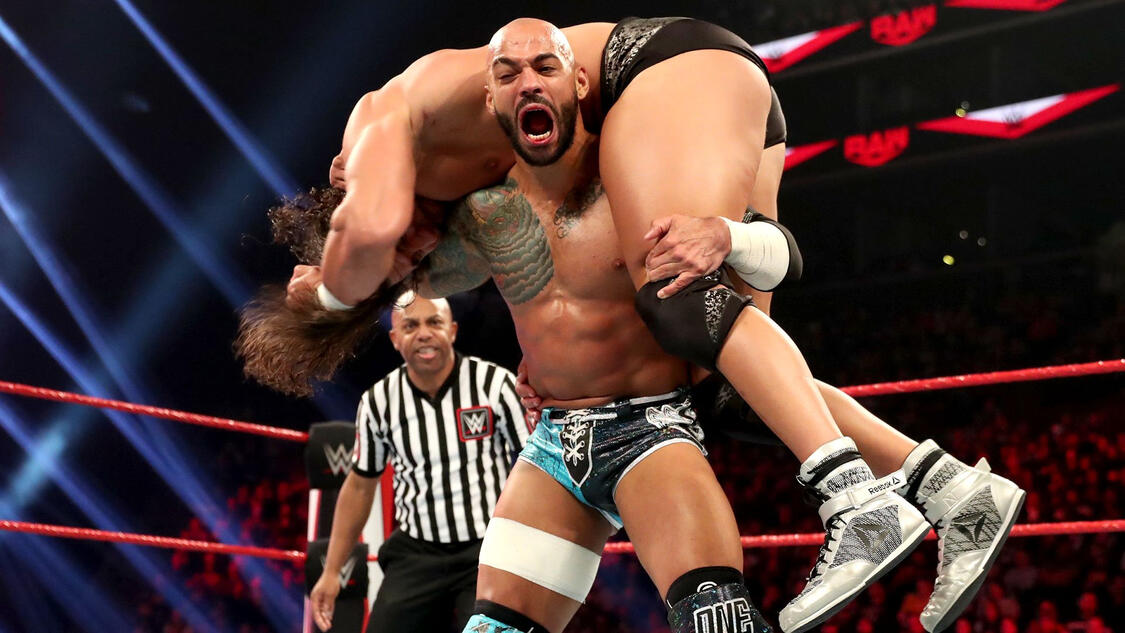 24/7 Champion Riddick Moss def. Ricochet | WWE