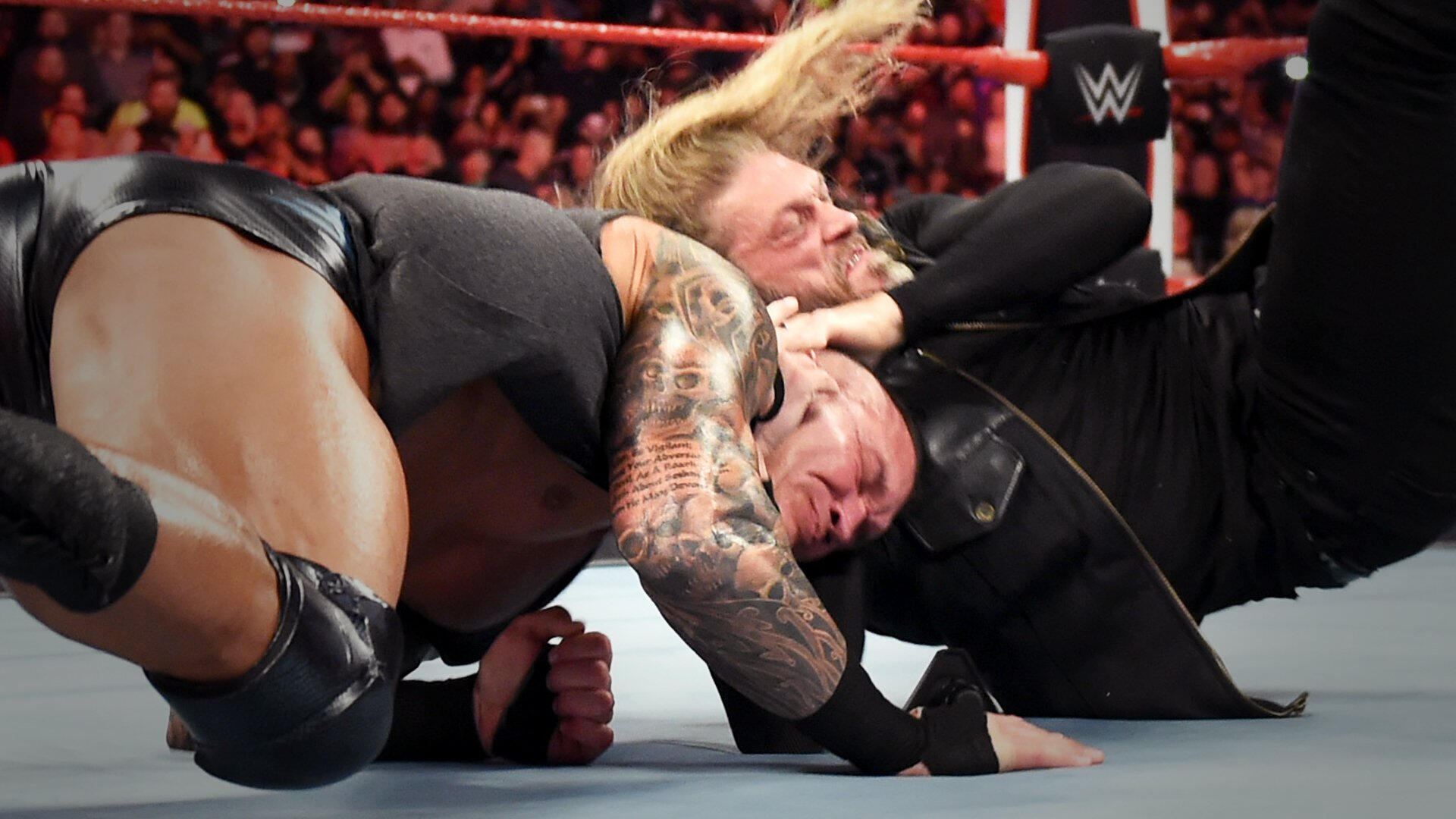 Edge destrói Randy Orton e MVP no RAW