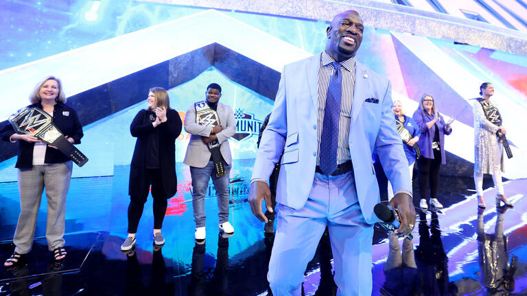 Titus O'Neil presents replica WWE Championship to 2021 Stanley Cup Champion Tampa  Bay Lightning: photos