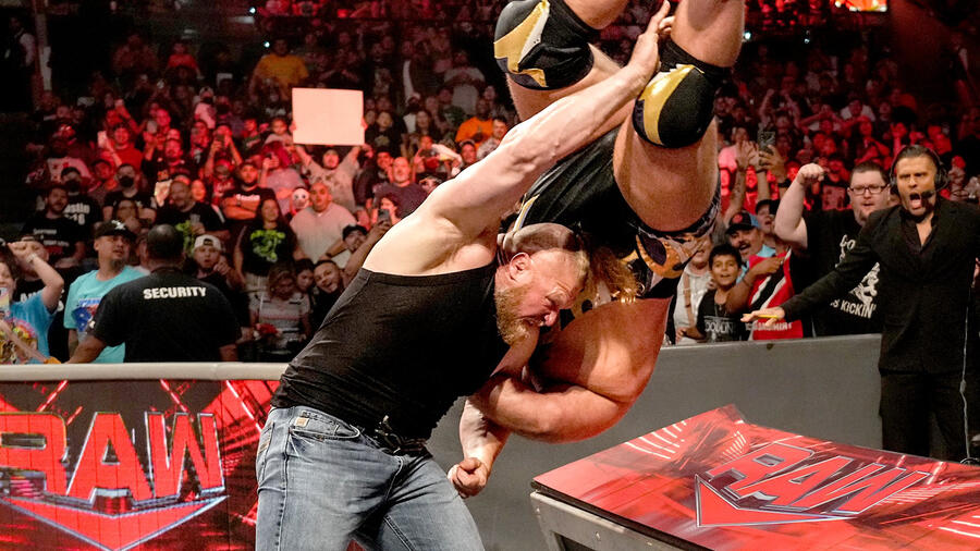 WWE RAW RESULTS: Belair Rebounds from Surprise Attack and Gains Back  Friendly Faces as Allies (October 31st 2022)