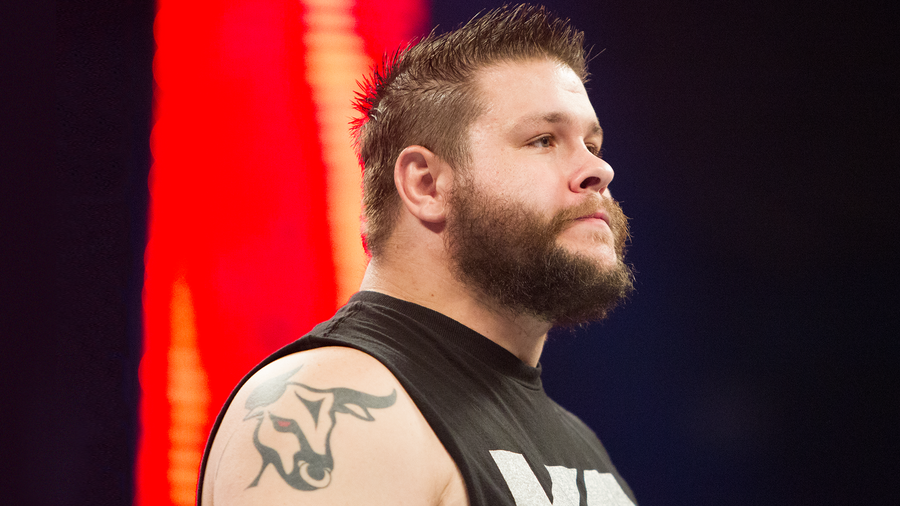 Vídeo: Kevin Owens discute com fã antes de combate em evento ao vivo ...